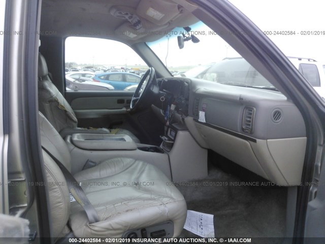 1GKEC13TX1R168268 - 2001 GMC YUKON GRAY photo 5