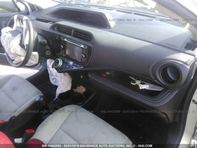 JTDKDTB33F1578280 - 2015 TOYOTA PRIUS C SILVER photo 5