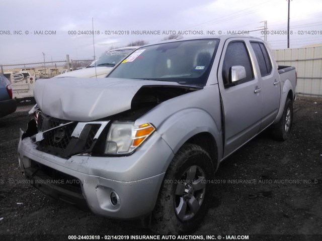 1N6AD0ER4DN750748 - 2013 NISSAN FRONTIER S/SV/SL/PRO-4X SILVER photo 2