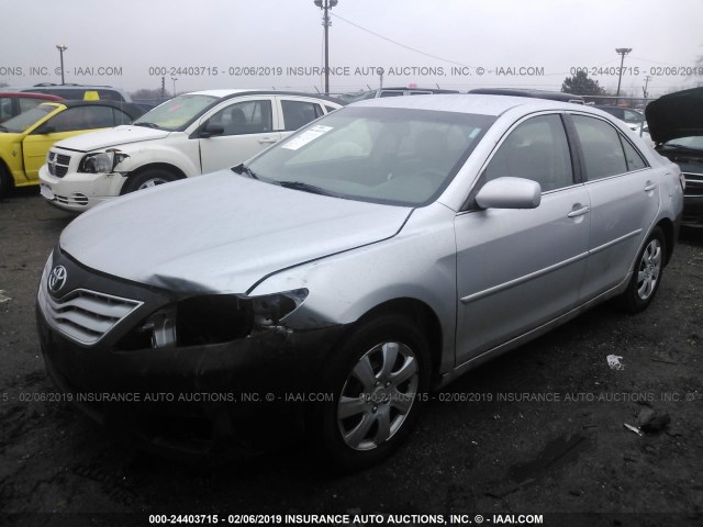 4T1BF3EK6BU699337 - 2011 TOYOTA CAMRY SE/LE/XLE SILVER photo 2