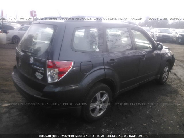 JF2SHABC4DH427155 - 2013 SUBARU FORESTER 2.5X GRAY photo 4