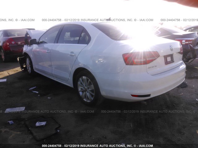3VWD07AJ5FM278123 - 2015 VOLKSWAGEN JETTA SE WHITE photo 3