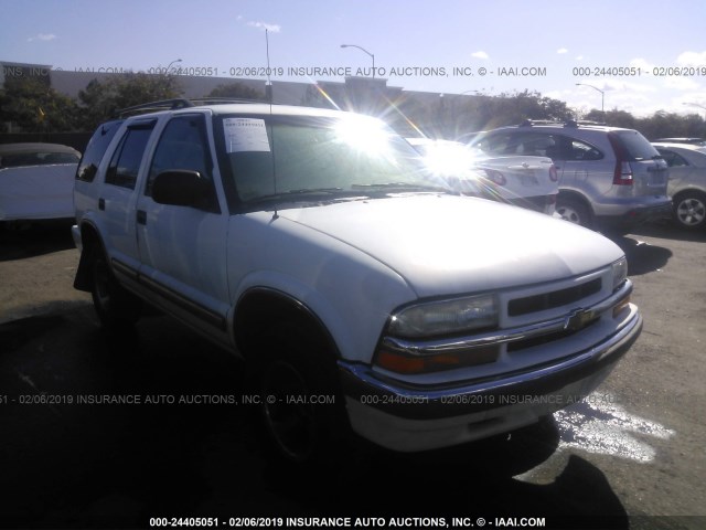 1GNCS13W012211709 - 2001 CHEVROLET BLAZER WHITE photo 1