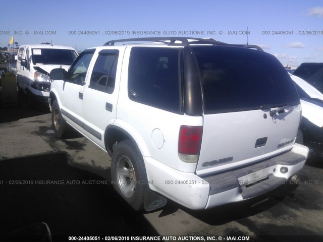 1GNCS13W012211709 - 2001 CHEVROLET BLAZER WHITE photo 3