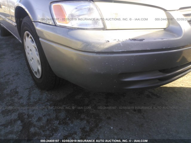 JT2BG22K6W0105299 - 1998 TOYOTA CAMRY CE/LE/XLE TAN photo 6