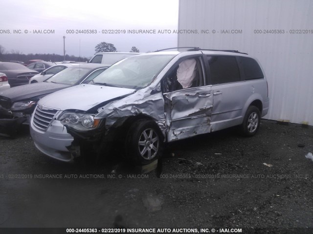 2A4RR5D13AR310285 - 2010 CHRYSLER TOWN & COUNTRY TOURING SILVER photo 2