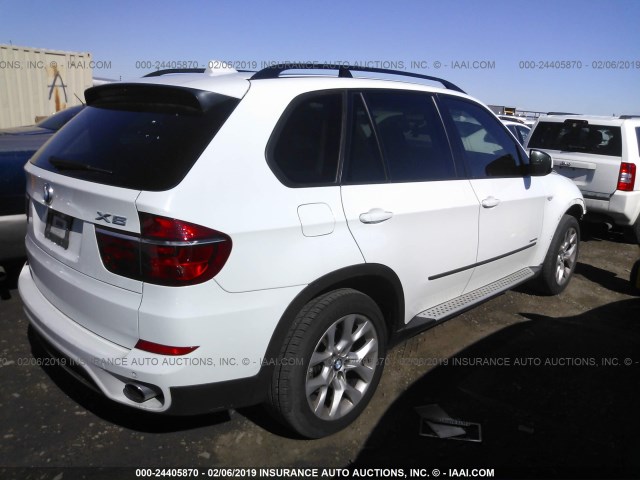 5UXZV4C58CL748410 - 2012 BMW X5 XDRIVE35I Ақ фото 4