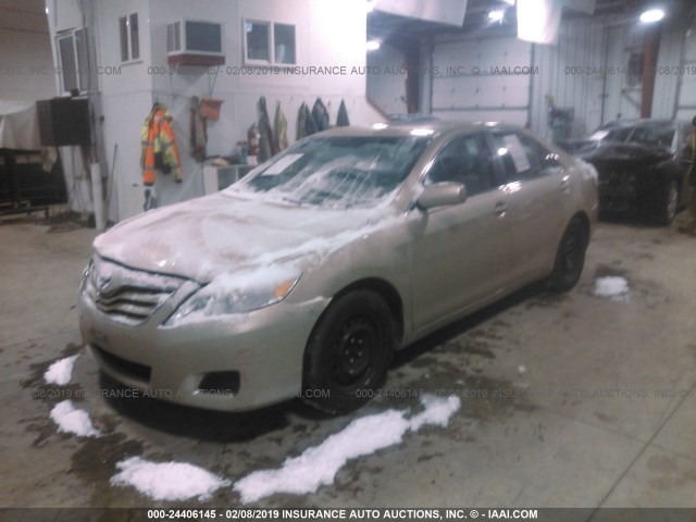 4T1BF3EK1AU066730 - 2010 TOYOTA CAMRY SE/LE/XLE GOLD photo 2