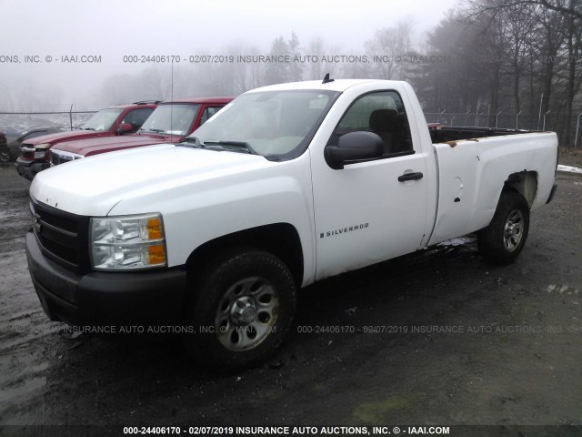 1GCEC14X07Z646221 - 2007 CHEVROLET SILVERADO C1500 CLASSIC WHITE photo 2