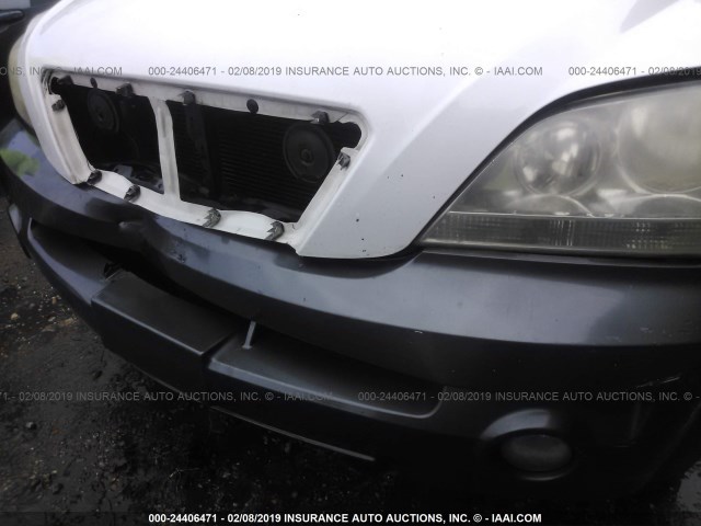 KNDJD733755336830 - 2005 KIA SORENTO EX/LX WHITE photo 6