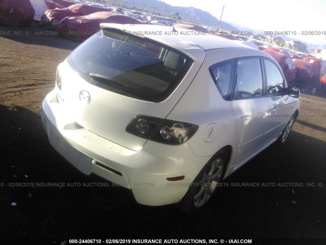 JM1BK343681806598 - 2008 MAZDA 3 HATCHBACK WHITE photo 4