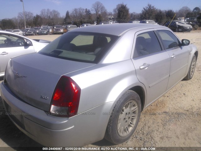 2C3KA43RX7H731620 - 2007 CHRYSLER 300 SILVER photo 4