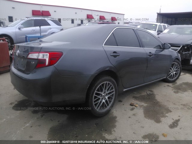 4T1BF1FK7EU302242 - 2014 TOYOTA CAMRY L/SE/LE/XLE ნაცრისფერი ფოტო 4