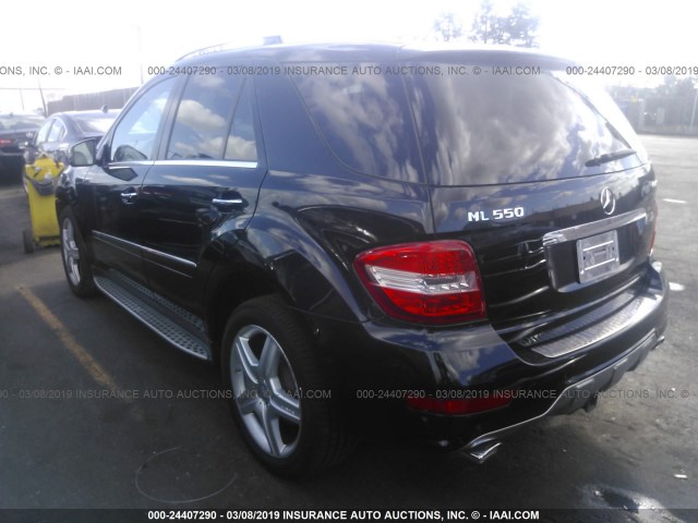 4JGBB7CB3BA652242 - 2011 MERCEDES-BENZ ML 550 4MATIC BLACK photo 3