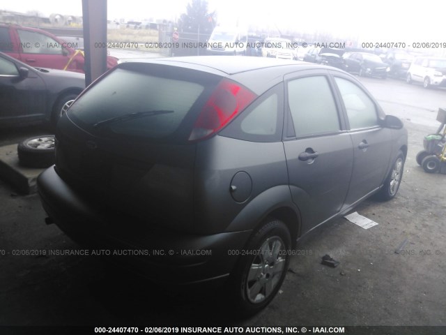 1FAHP37N97W263425 - 2007 FORD FOCUS ZX5/S/SE/SES GRAY photo 4