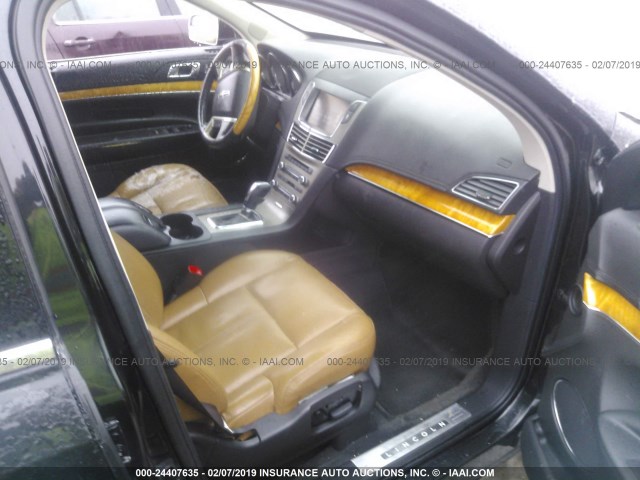 2LMHJ5FR3ABJ13301 - 2010 LINCOLN MKT BLACK photo 5