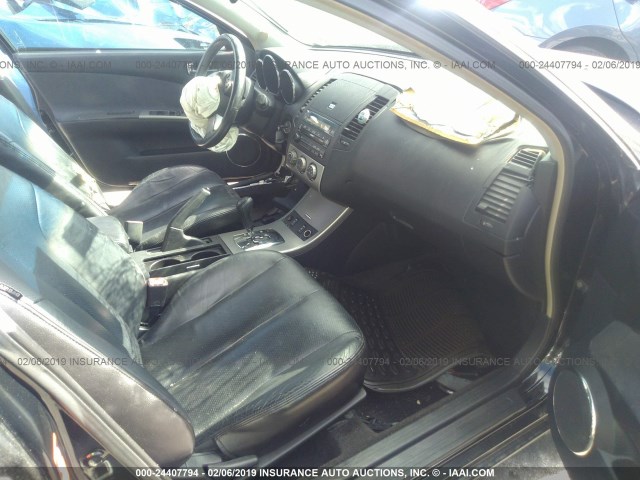 1N4BL11E75C220330 - 2005 NISSAN ALTIMA SE/SL/SE-R BLACK photo 5