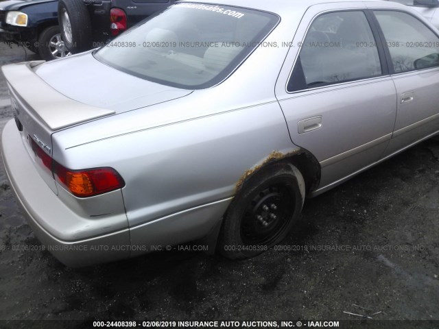 4T1BG22KX1U070920 - 2001 TOYOTA CAMRY CE/LE/XLE 棕色 照片 6