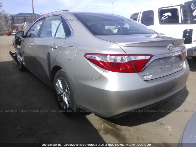 4T1BF1FK1HU306369 - 2017 TOYOTA CAMRY LE/XLE/SE/XSE 金色 照片 3