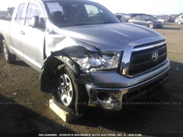 5TFRM5F14DX061261 - 2013 TOYOTA TUNDRA DOUBLE CAB SR5 SILVER photo 6