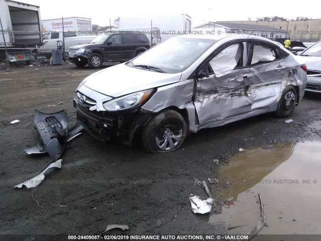 KMHCT4AE4GU092475 - 2016 HYUNDAI ACCENT SE SILVER photo 2