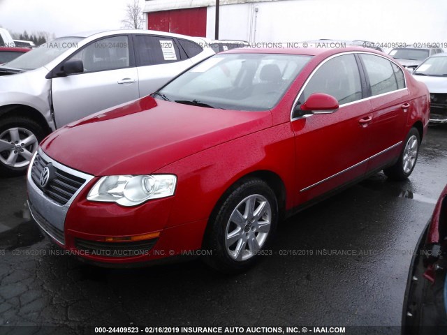 WVWUK73C68E066187 - 2008 VOLKSWAGEN PASSAT TURBO RED photo 2