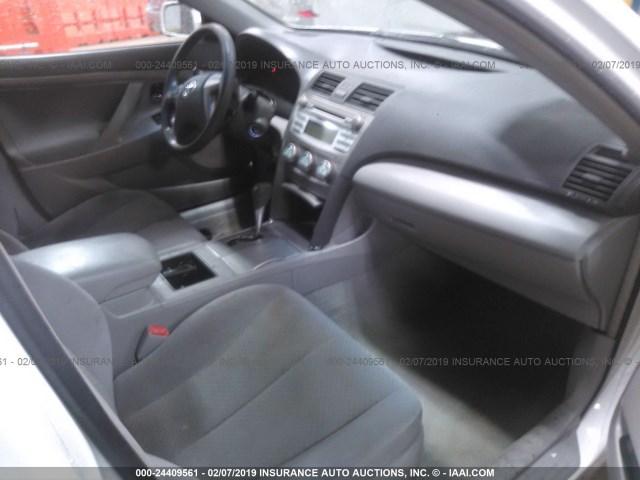4T1BE46K89U856707 - 2009 TOYOTA CAMRY SE/LE/XLE თეთრი ფოტო 5