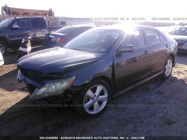 4T1BK3EK3AU102784 - 2010 TOYOTA CAMRY SE/LE/XLE 灰色 照片 2