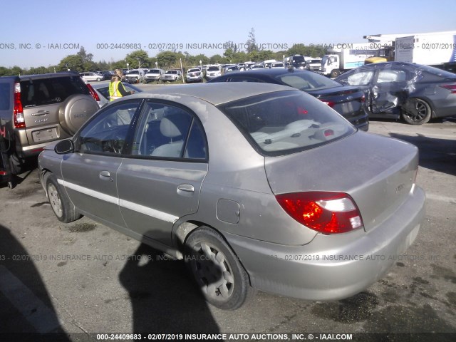 KNADC123726149265 - 2002 KIA RIO SILVER photo 3