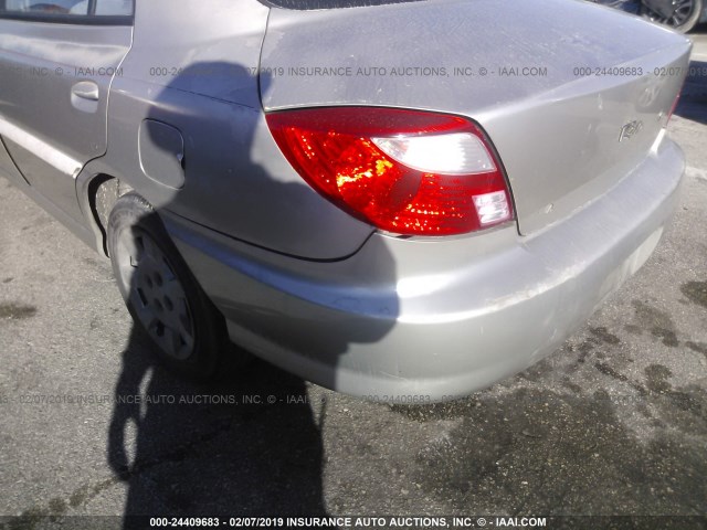 KNADC123726149265 - 2002 KIA RIO SILVER photo 6