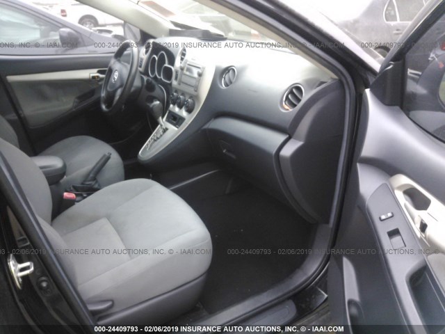 2T1KU4EE3AC360010 - 2010 TOYOTA COROLLA MATRIX  BLACK photo 5