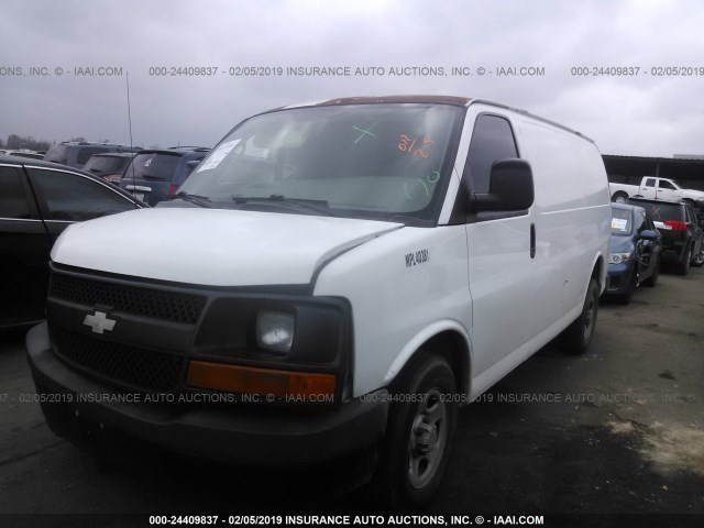 1GCFG15X461133171 - 2006 CHEVROLET EXPRESS G1500  WHITE photo 2