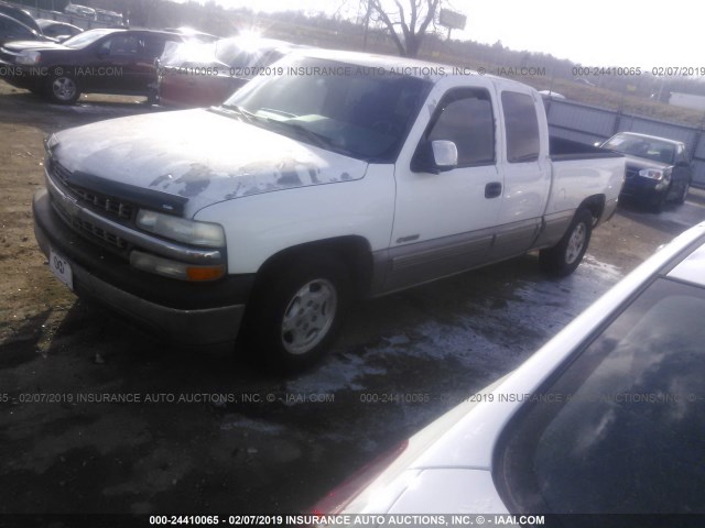 2GCEC19V221286121 - 2002 CHEVROLET SILVERADO C1500 WHITE photo 2