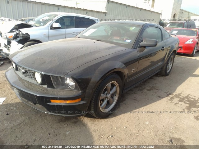 1ZVFT82H765127601 - 2006 FORD MUSTANG GT BLACK photo 2