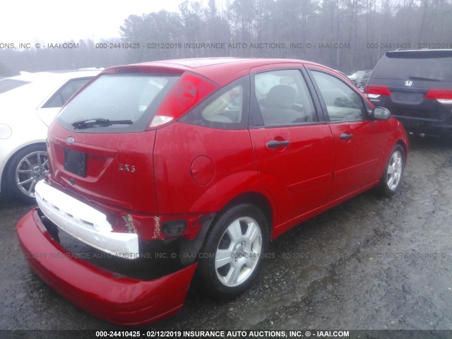 3FAFP37393R153798 - 2003 FORD FOCUS ZX5 RED photo 4