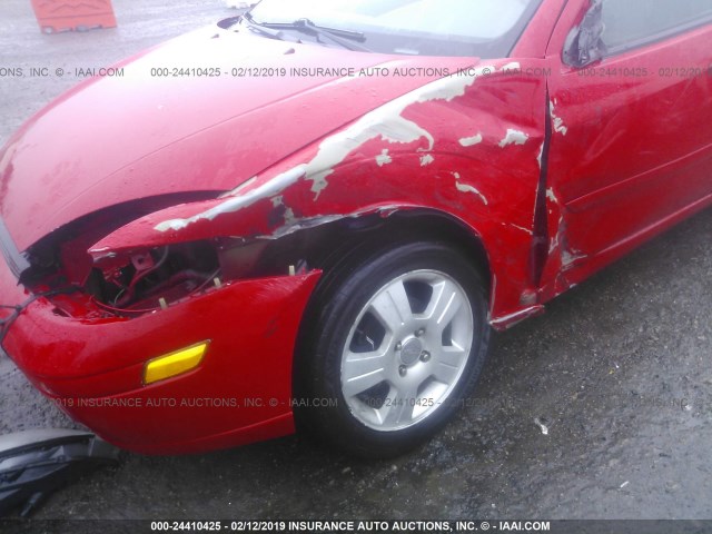 3FAFP37393R153798 - 2003 FORD FOCUS ZX5 RED photo 6