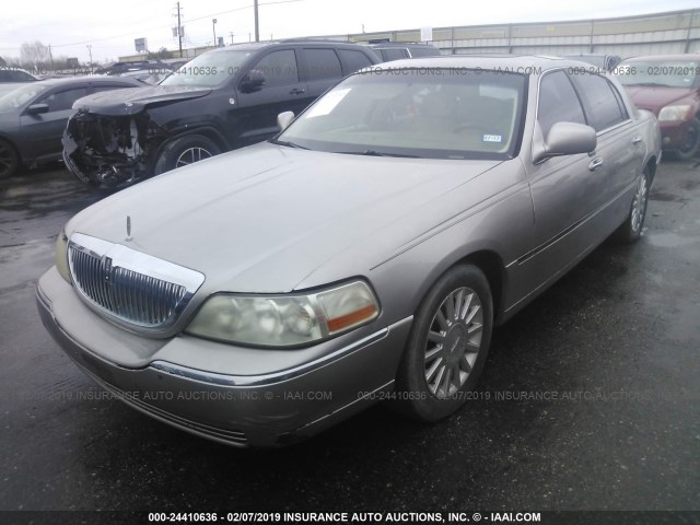 1LNHM81W83Y628026 - 2003 LINCOLN TOWN CAR EXECUTIVE BEIGE photo 2