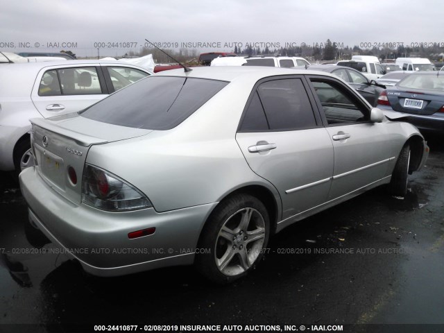 JTHBD192550095958 - 2005 LEXUS IS 300 SILVER photo 4