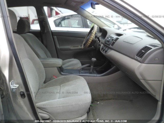 4T1BE32K13U733998 - 2003 TOYOTA CAMRY LE/XLE/SE GOLD photo 5