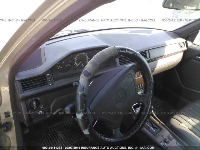 WDBEB28E4PB969888 - 1993 MERCEDES-BENZ 300 D TAN photo 5