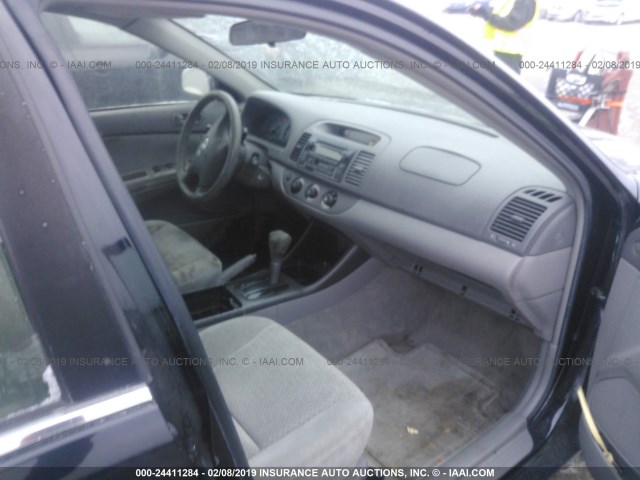 4T1BE32K13U142716 - 2003 TOYOTA CAMRY LE/XLE/SE BLUE photo 5