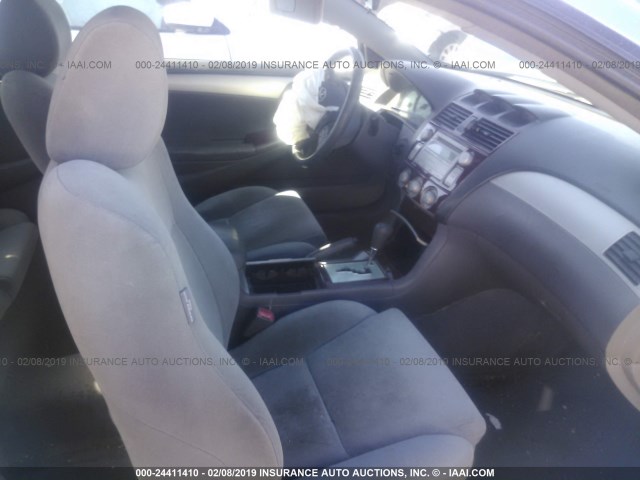 4T1CE38PX5U975506 - 2005 TOYOTA CAMRY SOLARA SE/SLE BLUE photo 5