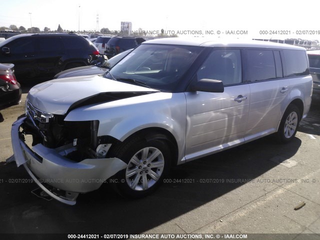 2FMGK5BC7ABA39158 - 2010 FORD FLEX SE SILVER photo 2