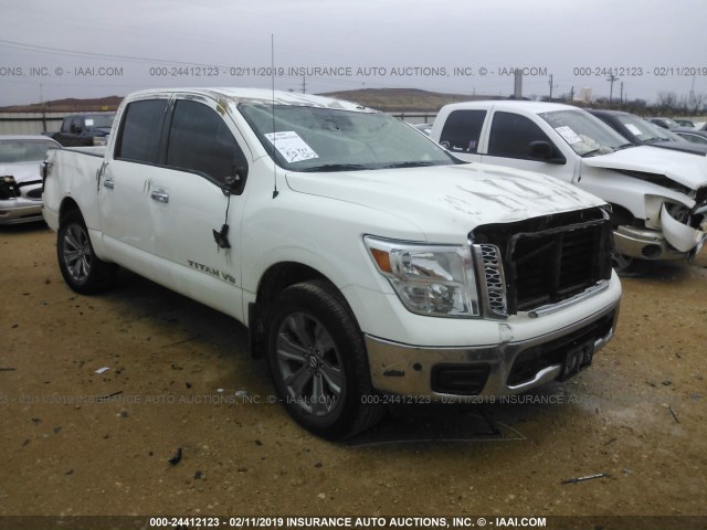 1N6AA1E65JN507529 - 2018 NISSAN TITAN SV/SL/PLATINUM RESERVE WHITE photo 1