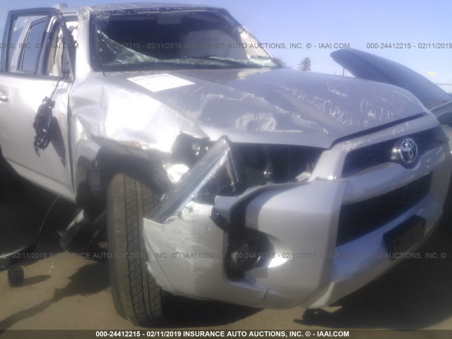 JTEBU5JR1J5518142 - 2018 TOYOTA 4RUNNER SR5 PREM/LTDL/TRAIL/TRD SILVER photo 6