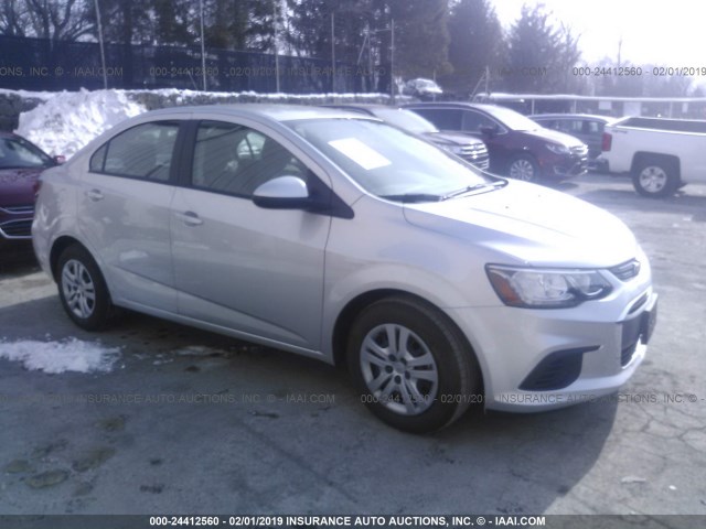 1G1JB5SG2J4113456 - 2018 CHEVROLET SONIC LS 银色 照片 1
