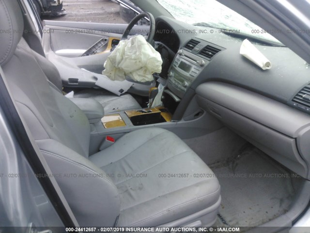 4T1BK46K67U043856 - 2007 TOYOTA CAMRY NEW GENERAT LE/XLE/SE SILVER photo 5