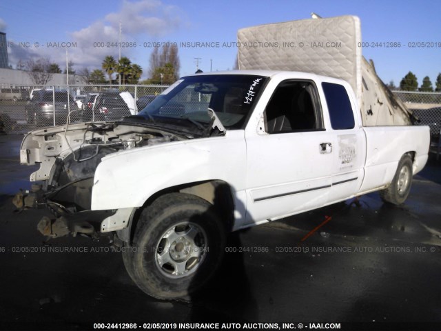 1GCEC19T03E149029 - 2003 CHEVROLET SILVERADO C1500 WHITE photo 2