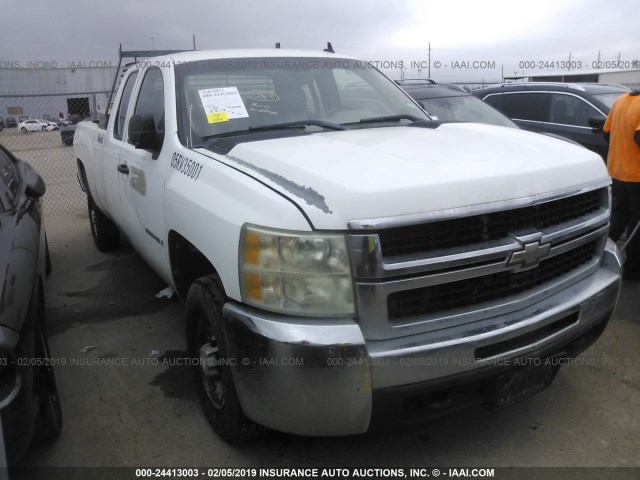 1GCHC29K08E207027 - 2008 CHEVROLET SILVERADO C2500 HEAVY DUTY WHITE photo 1