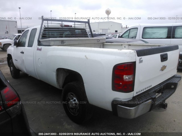 1GCHC29K08E207027 - 2008 CHEVROLET SILVERADO C2500 HEAVY DUTY WHITE photo 3